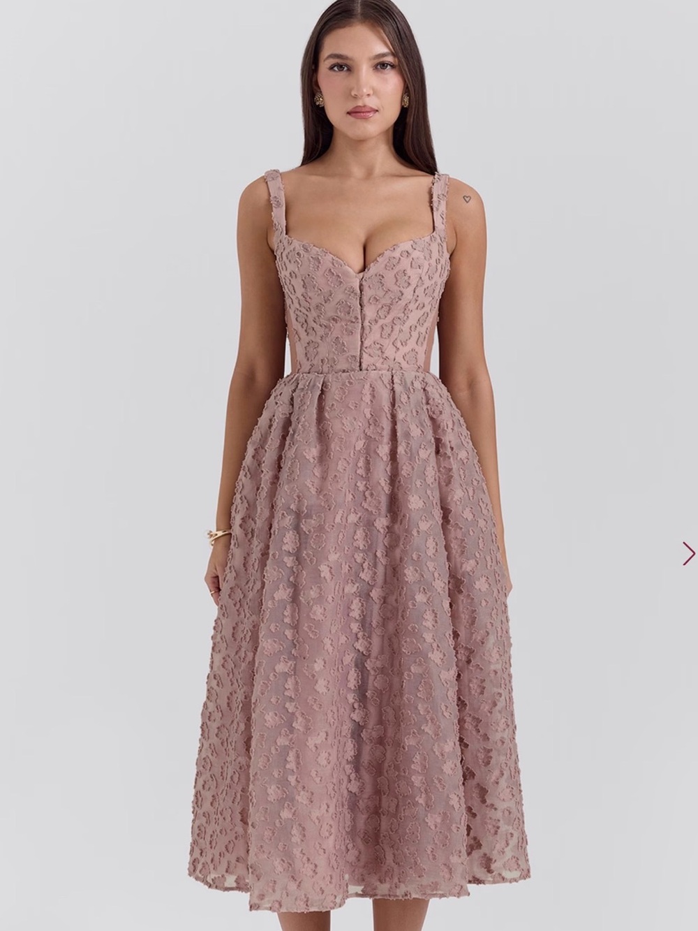 House of CB LOVELY
French Rose Jacquard Sweetheart Neckline Midi Dress
